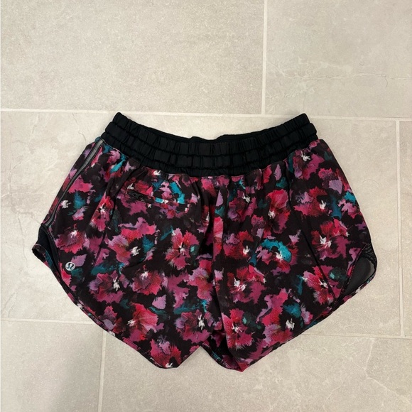Lululemon Hotty Hot Shorts Mini Midnight Bloom Black Deep Fuschia Black Size 4 - Picture 6 of 11